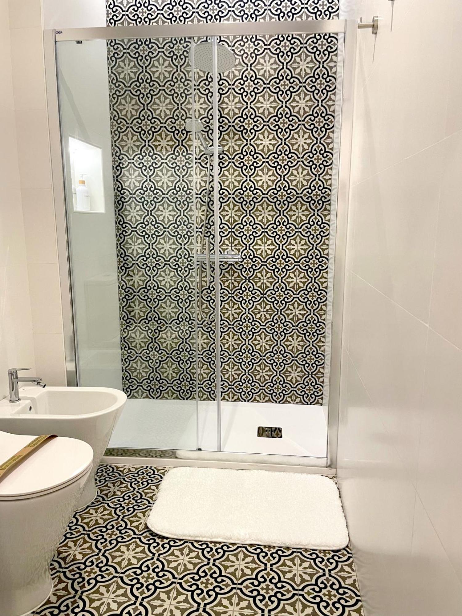 Piso Con Patio, 3 Habitaciones, En La Goleta Málaga Exterior foto